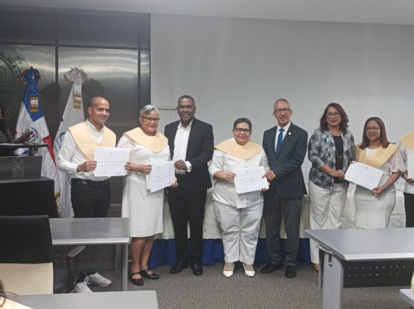 CAPGEFI realiza entrega de certificados al personal de la UASD egresados de la “Especialización Técnica en Tesorería”